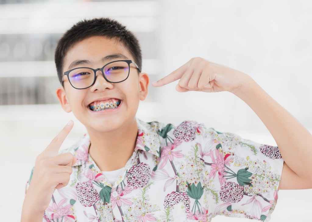 Braces vs Aligners: Which Is the Best Way to Fix Crooked Teeth? 4 At Fresh Dental Care Kepong, you can choose from metal braces, ceramic braces, or self-ligating brackets, each with different aesthetic and comfort benefits.