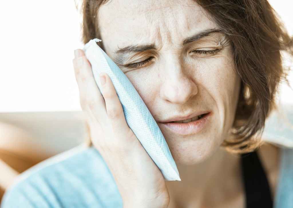 What Causes Tooth Decay and When Do You Need To Get It Out? 4 Learn how to Stop the Pain of Tooth Decay With Home Remedies