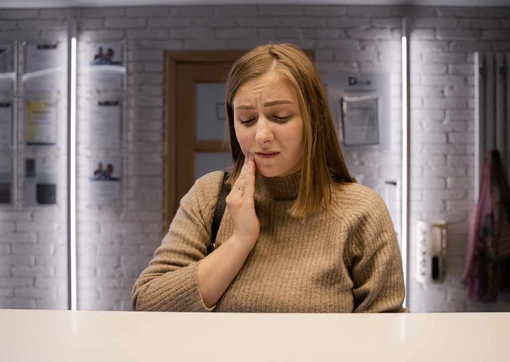 What Causes Tooth Decay and When Do You Need To Get It Out? 2 Noticing any of these symptoms below should be your cue to book a dental appointment.